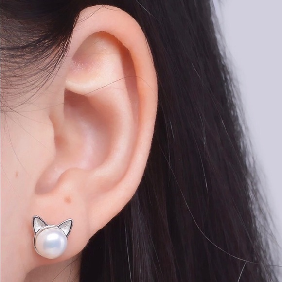 Solid Sterling Silver Genuine Pearl Cat Earrings - Picture 4 of 4
